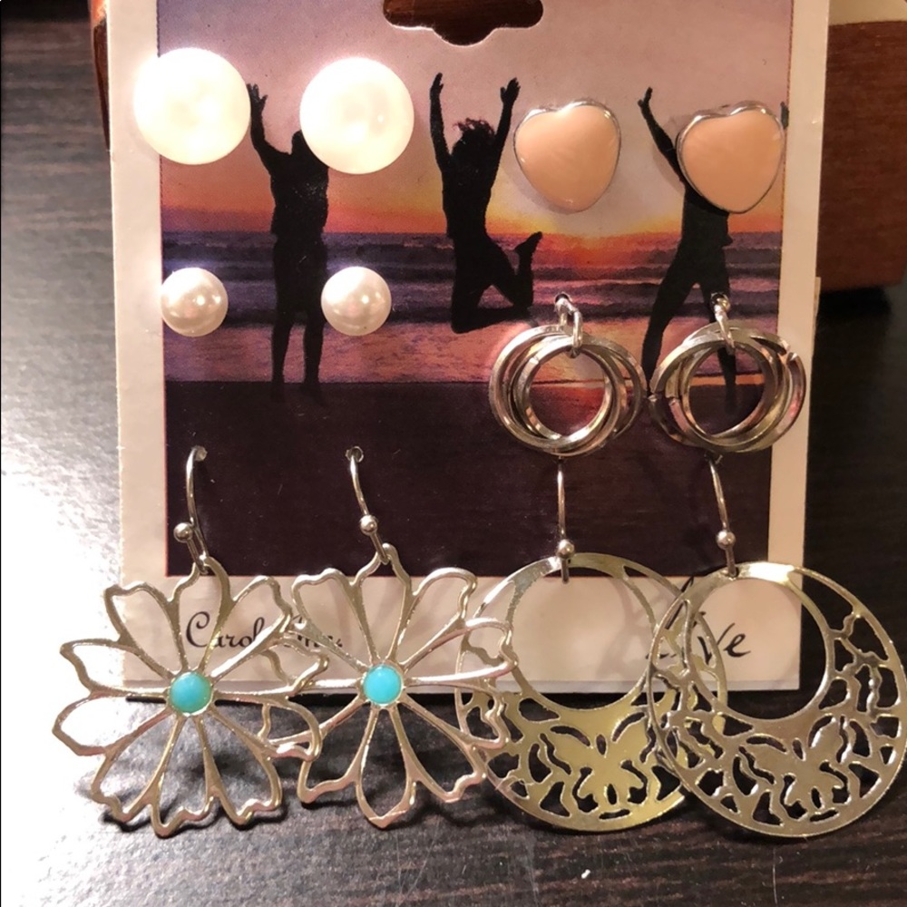 6 earrings in each pack
